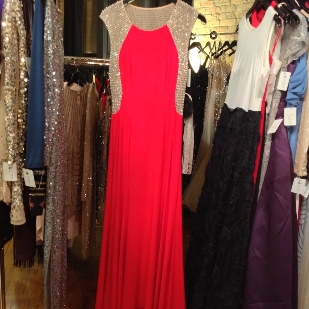 Xscape Red Gown - Picture 2 of 3